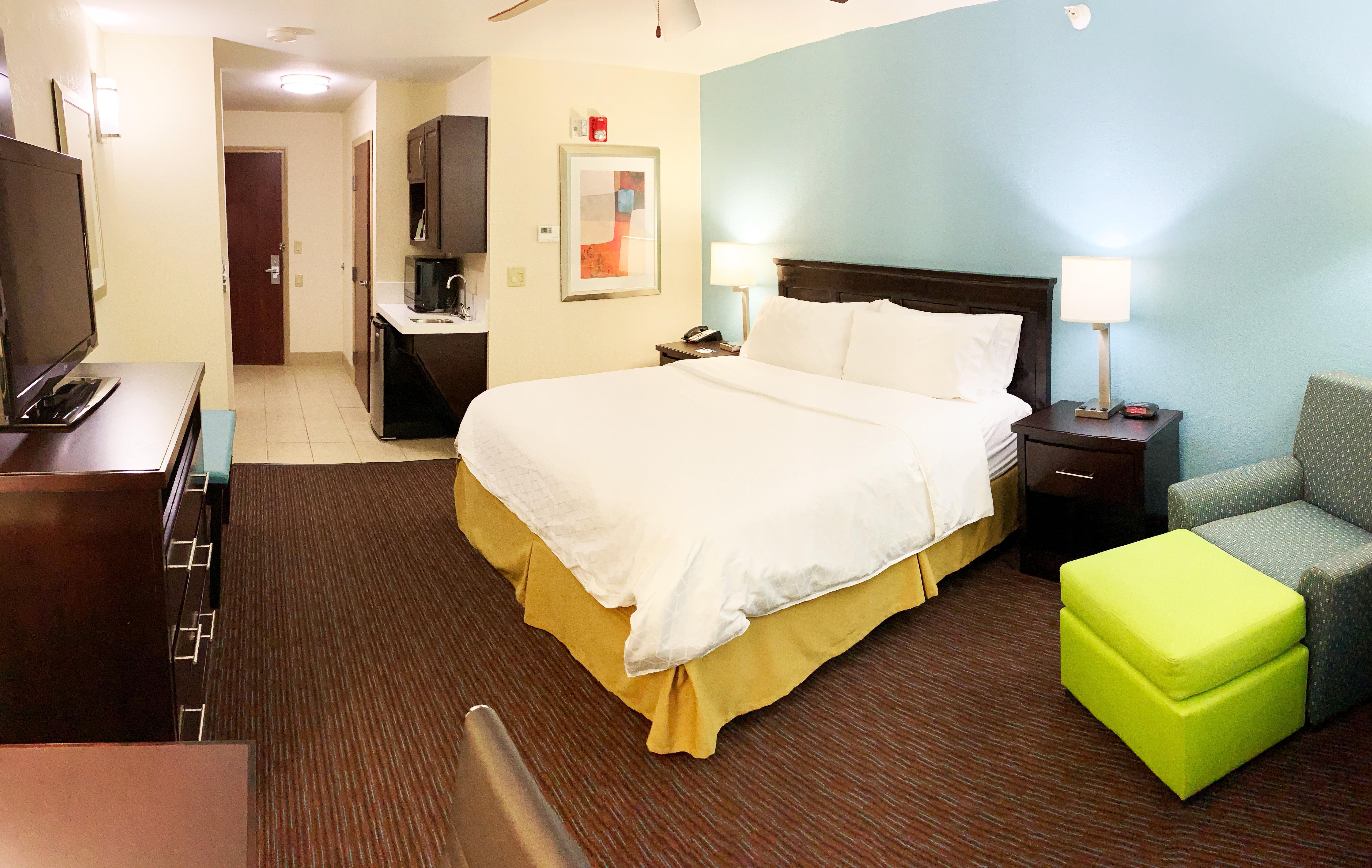Holiday Inn Express Hotel & Suites Gainesville By Ihg Exterior photo