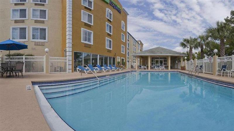Holiday Inn Express Hotel & Suites Gainesville By Ihg Exterior photo