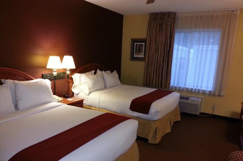 Holiday Inn Express Hotel & Suites Gainesville By Ihg Exterior photo