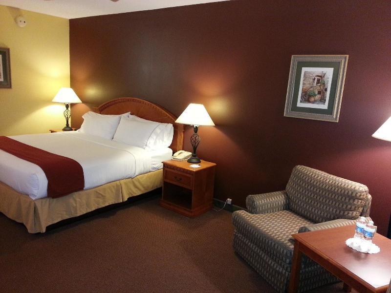 Holiday Inn Express Hotel & Suites Gainesville By Ihg Exterior photo