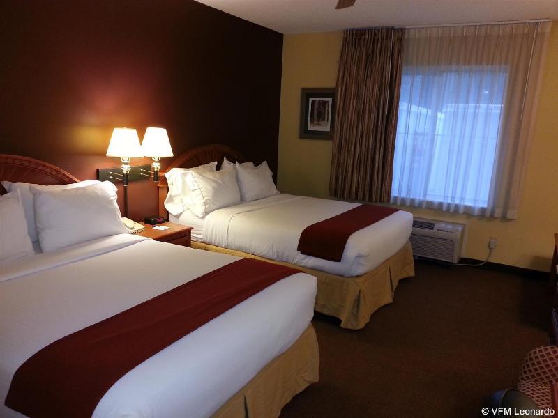 Holiday Inn Express Hotel & Suites Gainesville By Ihg Exterior photo