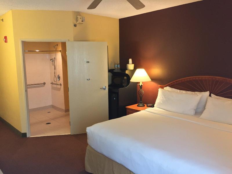 Holiday Inn Express Hotel & Suites Gainesville By Ihg Exterior photo