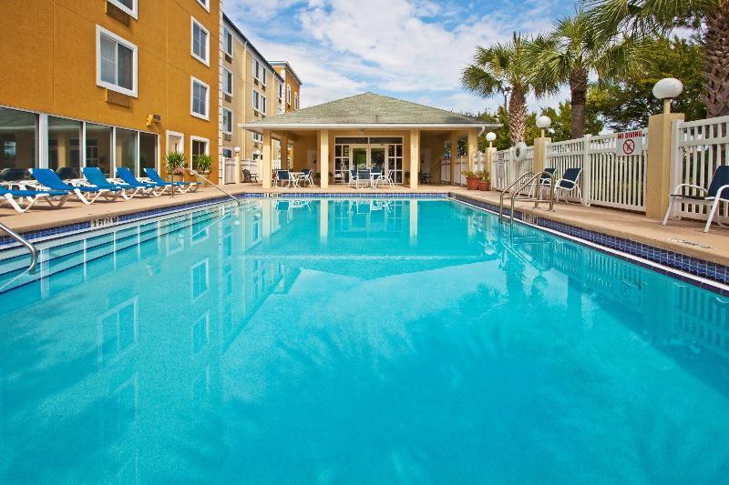 Holiday Inn Express Hotel & Suites Gainesville By Ihg Exterior photo
