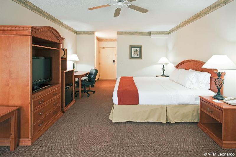 Holiday Inn Express Hotel & Suites Gainesville By Ihg Exterior photo