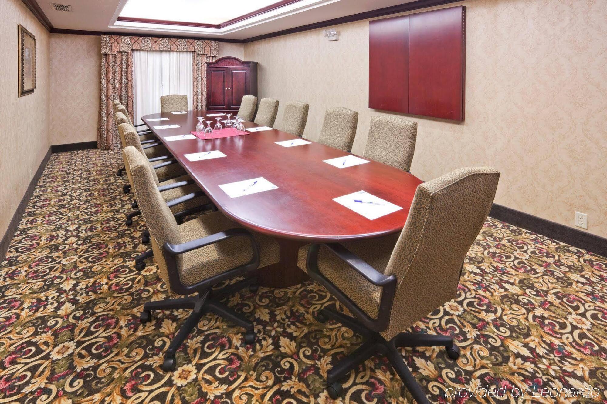 Holiday Inn Express Hotel & Suites Gainesville By Ihg Exterior photo